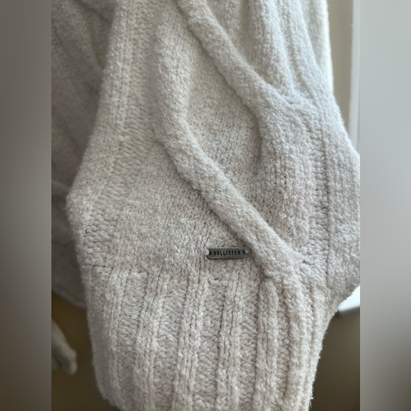 Hollister Cream Cozy Soft Casual Sweater - Picture 5 of 5